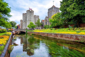 Heart of Canterbury Holiday Home Sleeps 7 Wifi